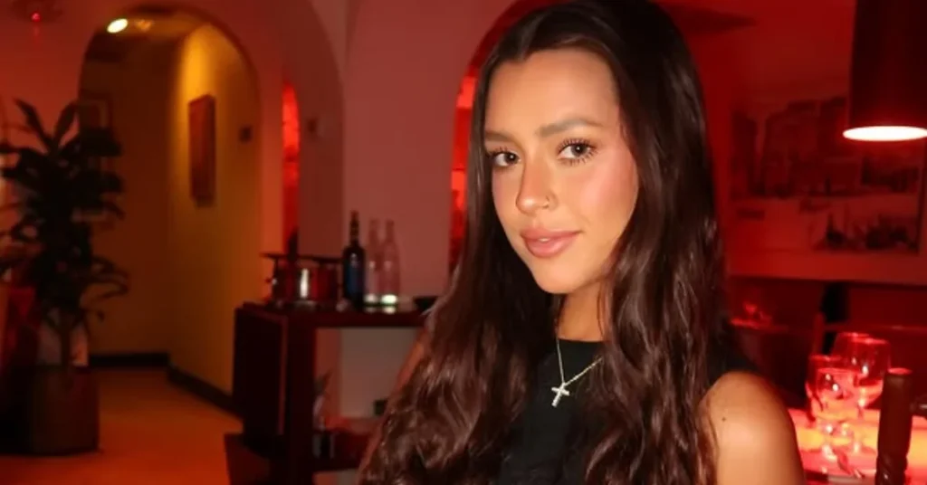 What is Whitney Wren’s net worth and salary?